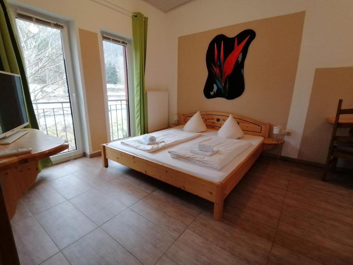 Campingplatz Am Treidlerweg Кенігштайн-ан-дер-Ельбе Екстер'єр фото